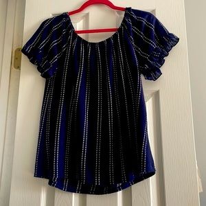 Soft, comfortable, short sleeve shirt with elastic neck